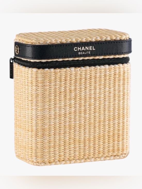 Source Unknown Handbags - Les Beiges Panier des Essentiels 2026 Beauty Bag only.
